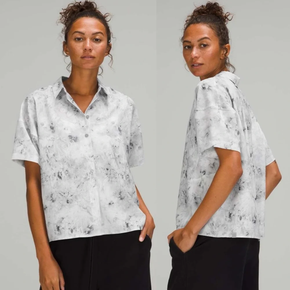 Lululemon Full Day Ahead Printed Short Sleeve Button Down Shirt